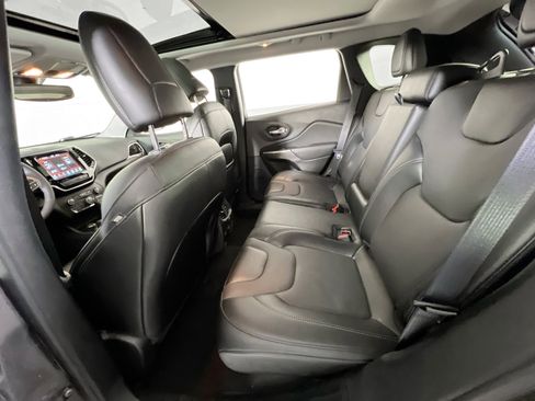 Used 2022 Jeep Cherokee Limited image 24