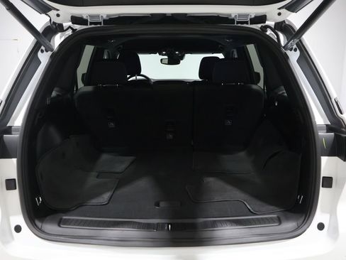 Used 2025 Jeep Grand Cherokee Laredo w/ Luxury Tech Group I image 4