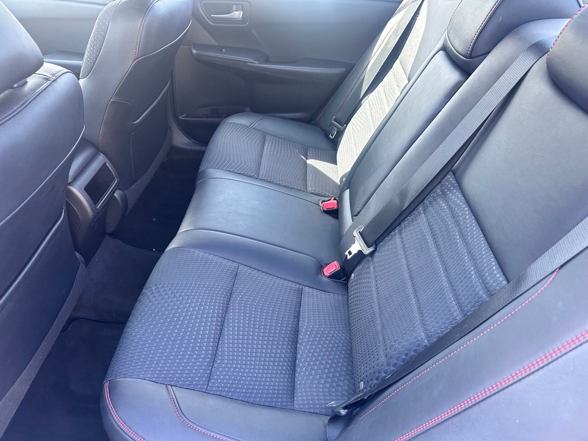 Used 2015 Toyota Camry SE FWD image 6