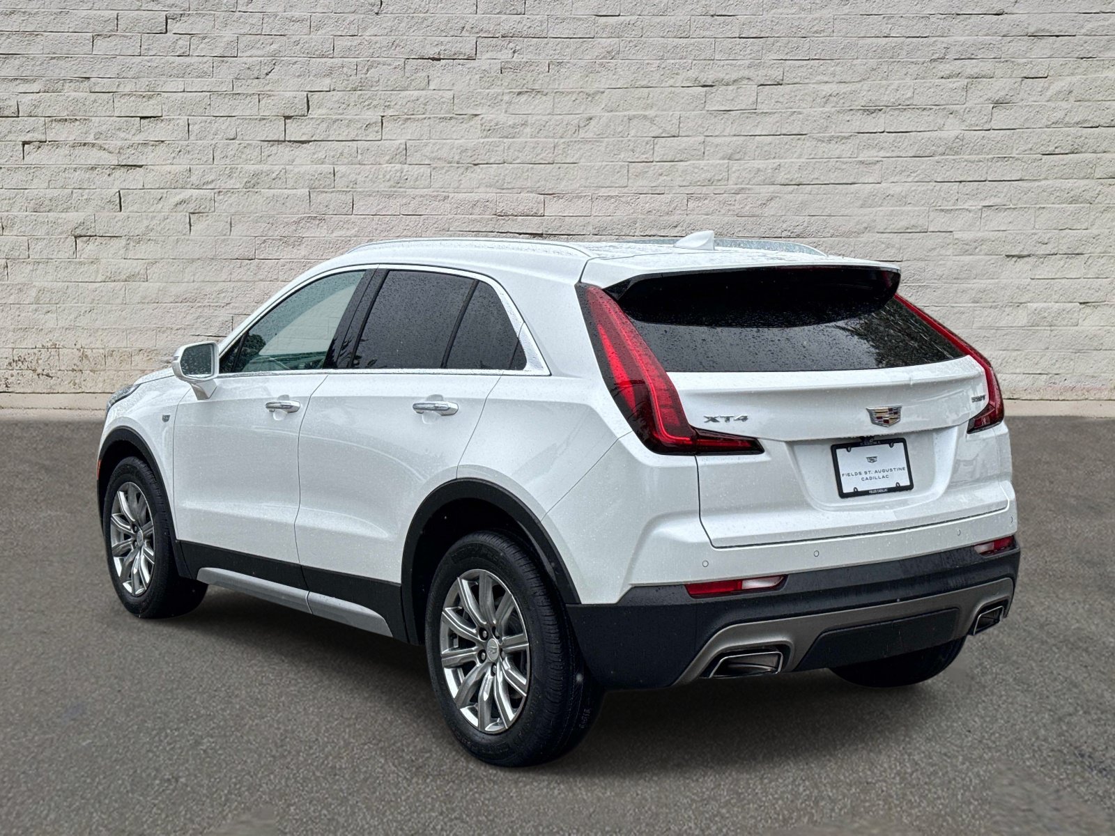 Used 2020 Cadillac XT4 Premium Luxury w/ Enhanced Visibility Package FWD image 3