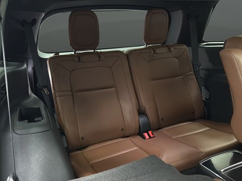 Used 2023 Lincoln Aviator Grand Touring w/ Equipment Group 301A AWD/4WD image 25