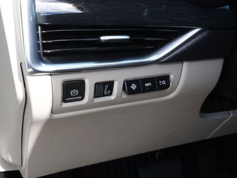 Used 2019 Cadillac XT4 Premium Luxury image 27