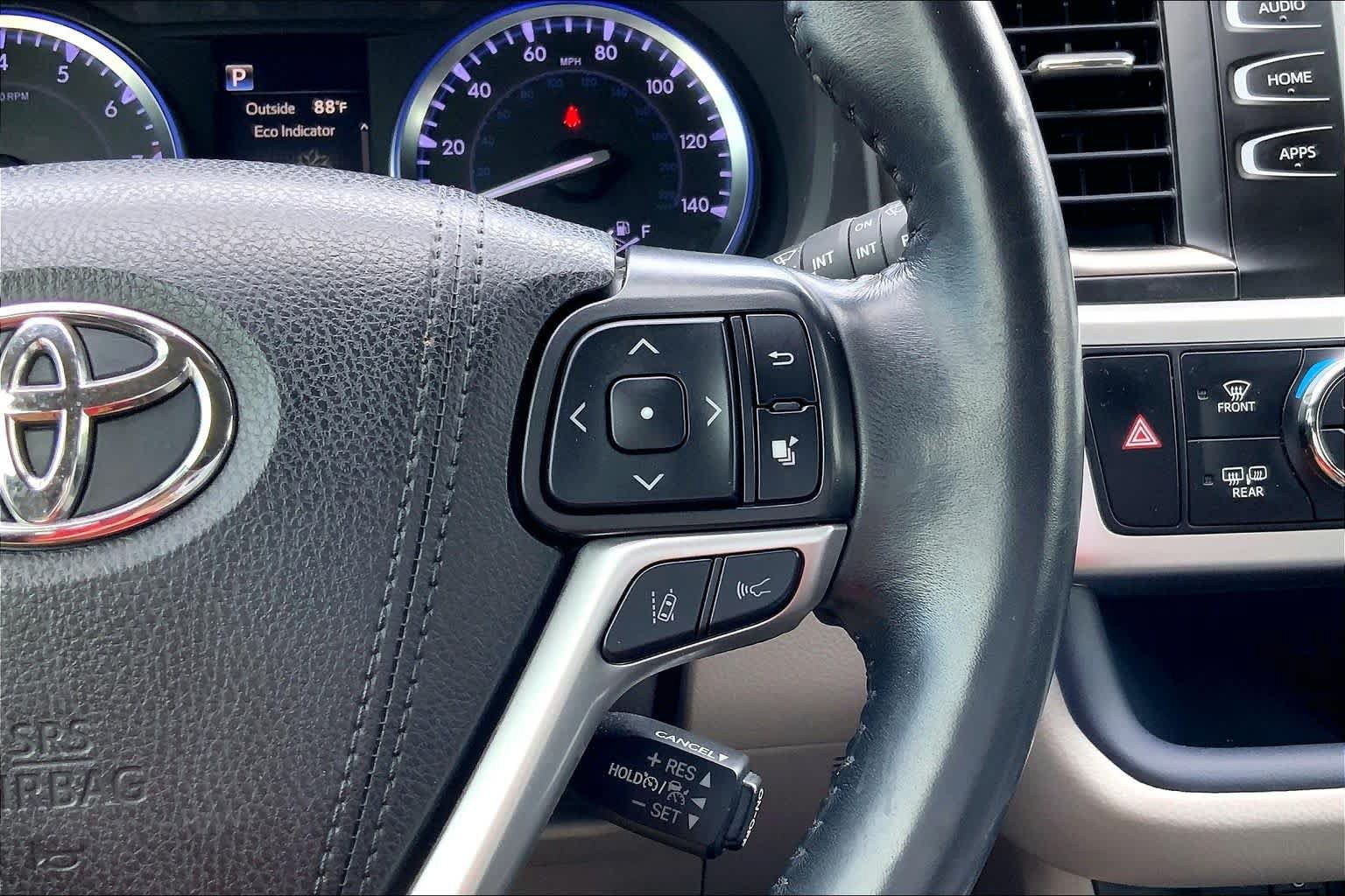 Used 2019 Toyota Highlander XLE AWD/4WD image 25