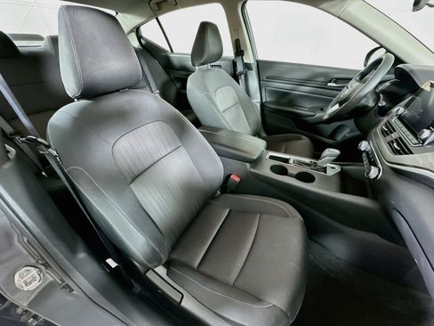 Used 2025 Nissan Altima 2.5 SV FWD image 29