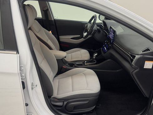 Used 2021 Hyundai Ioniq SE FWD image 28