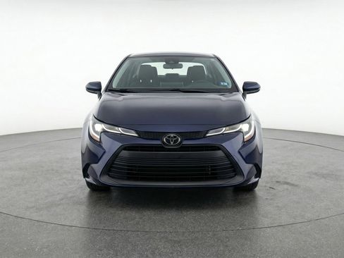 Used 2025 Toyota Corolla LE FWD image 2