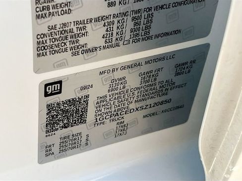 Used 2025 Chevrolet Silverado 1500 LT image 32