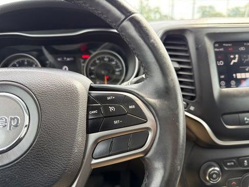 Used 2019 Jeep Cherokee Latitude Plus w/ Comfort/Convenience Group AWD/4WD image 41