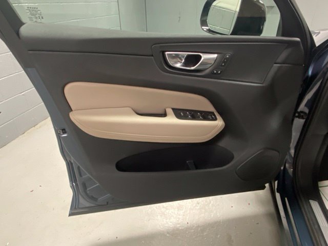Used 2026 Volvo XC60 B5 Plus AWD/4WD image 7