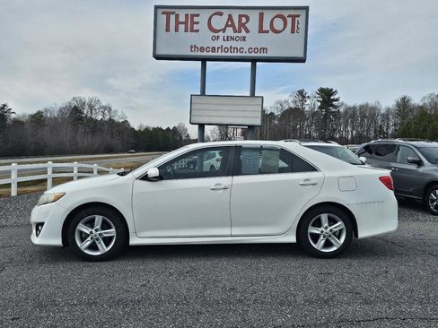 Used 2012 Toyota Camry SE image 2