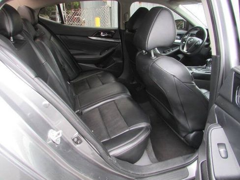 Used 2021 Nissan Maxima 3.5 SV w/ Floor Mat Group FWD image 10