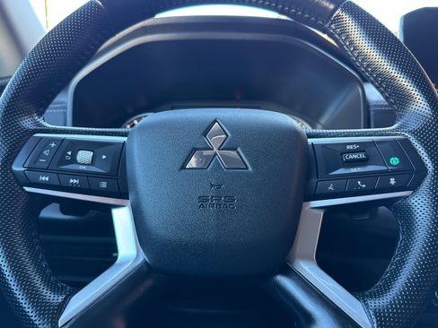 Used 2024 Mitsubishi Outlander SE image 29