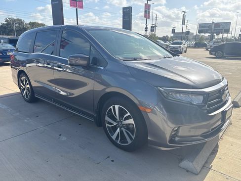 Used 2021 Honda Odyssey Touring image 3