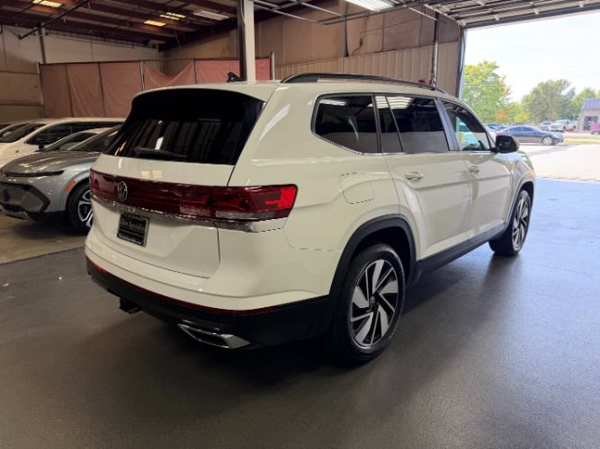 Used 2025 Volkswagen Atlas SE FWD image 4