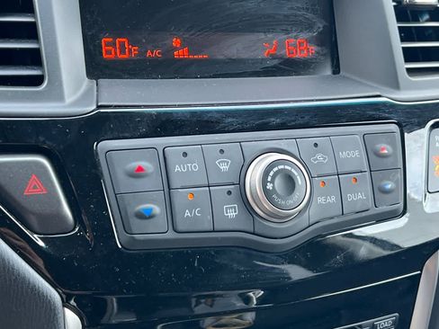 Used 2015 Nissan Pathfinder S image 22