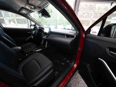 Used 2024 Toyota Corolla Cross XLE FWD image 26