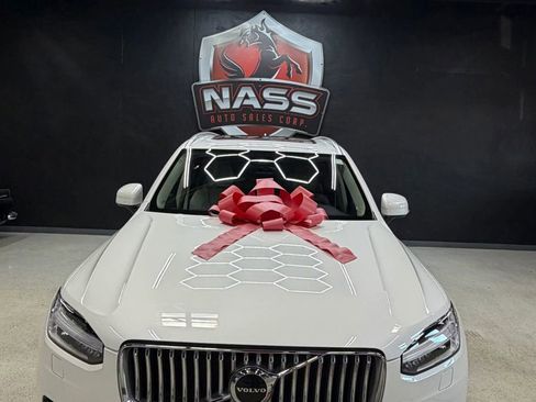 Used 2024 Volvo XC90 B5 Core AWD/4WD image 7