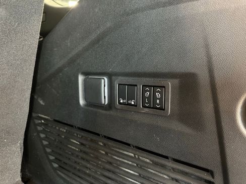 Used 2023 Chevrolet Tahoe Z71 w/ Luxury Package image 46