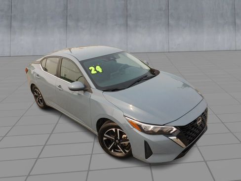 Used 2024 Nissan Sentra SV FWD image 2