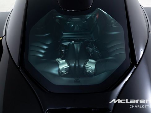 Used 2019 McLaren Senna RWD image 27