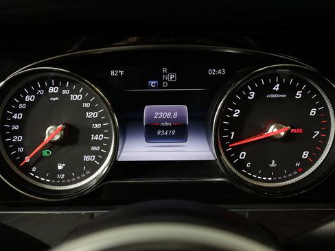 Used 2019 Mercedes-Benz E 300 4MATIC image 31