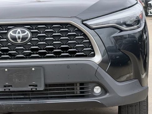 Used 2025 Toyota Corolla Cross XLE FWD image 9