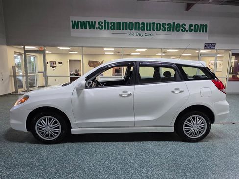 Used 2004 Toyota Matrix AWD image 11