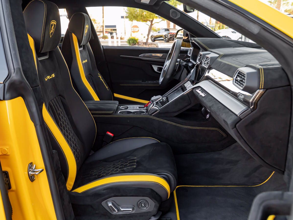 Used 2024 Lamborghini Urus Performante AWD/4WD image 39