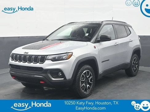 Used 2025 Jeep Compass Trailhawk w/ Trailer Tow Group AWD/4WD image 1