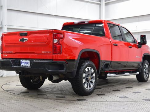 Used 2024 Chevrolet Silverado 2500 Custom w/ Custom Value Package image 8