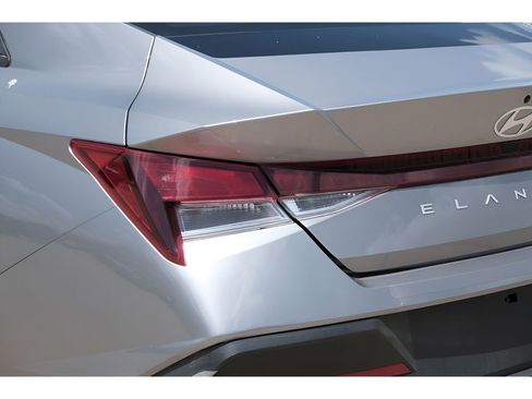 Used 2025 Hyundai Elantra SE FWD image 29