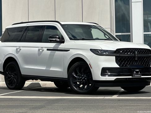 New 2026 Lincoln Navigator Reserve AWD/4WD image 1