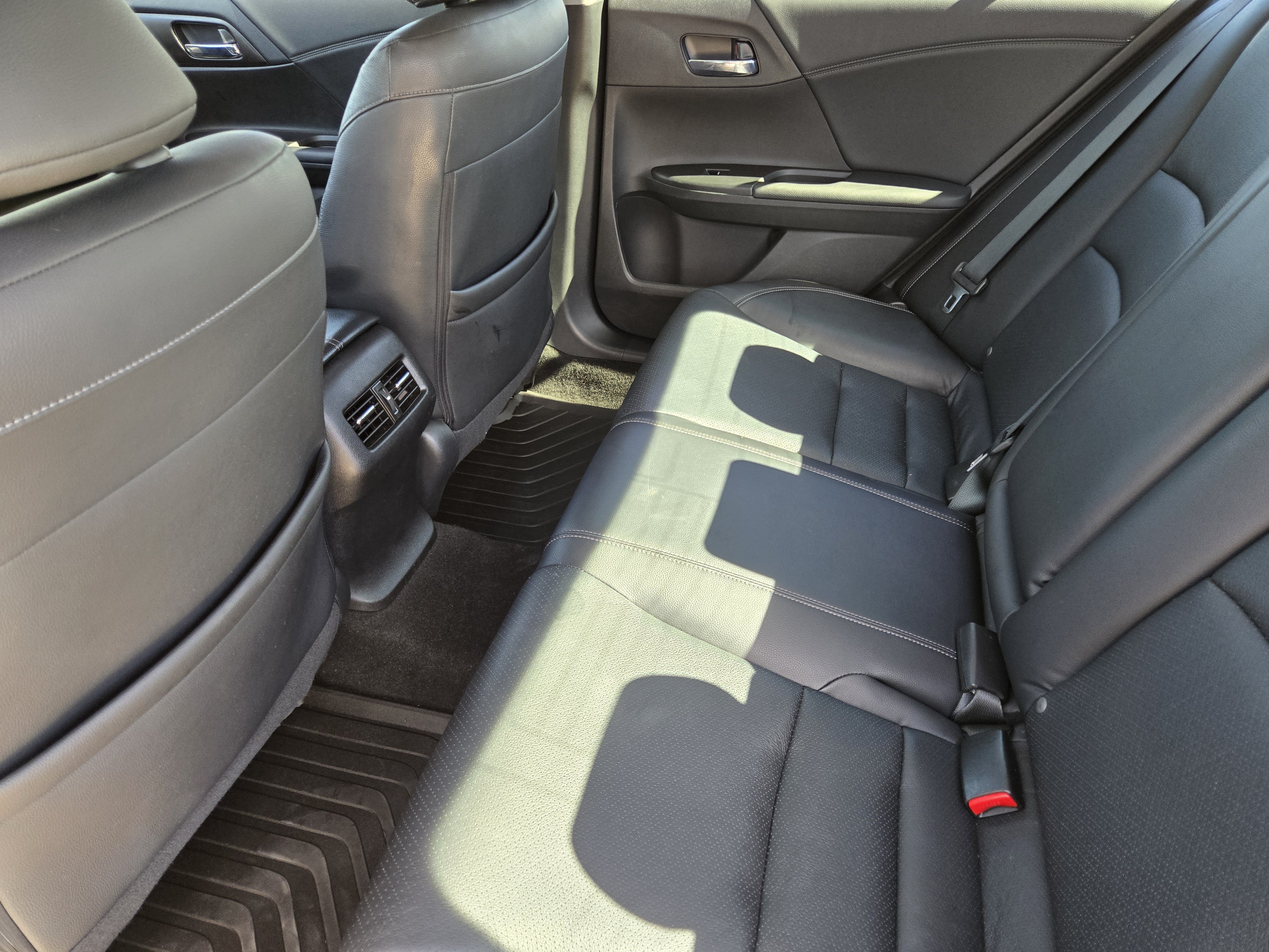 Used 2015 Honda Accord EX-L image 31