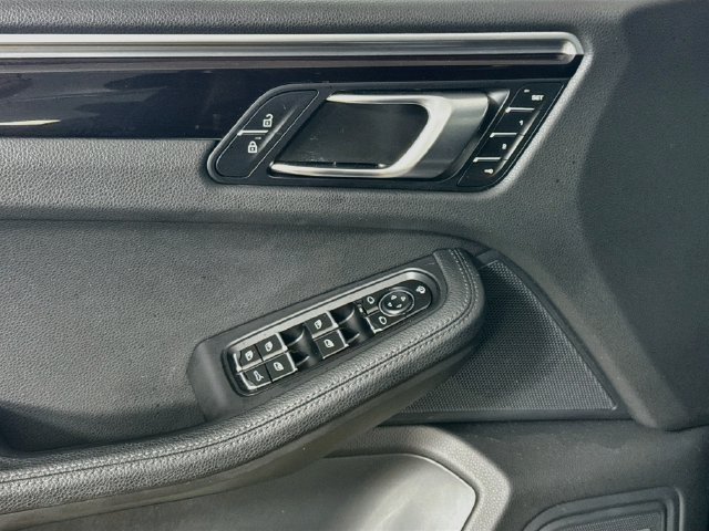 Used 2023 Porsche Macan w/ Premium Package Plus AWD/4WD image 23