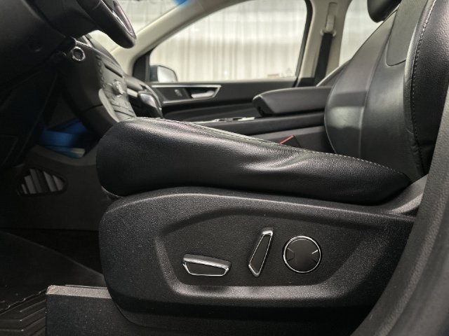 Used 2017 Ford Edge Titanium w/ Equipment Group 301A AWD/4WD image 19