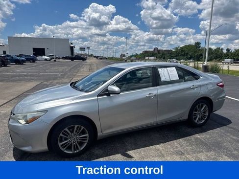 Used 2015 Toyota Camry SE FWD image 4
