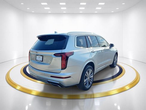 Used 2020 Cadillac XT6 Premium Luxury w/ LPO, Floor Liner Package AWD/4WD image 5