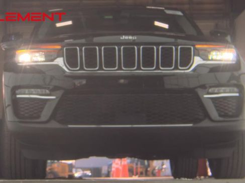 Used 2023 Jeep Grand Cherokee Limited image 3