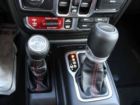 Certified 2020 Jeep Gladiator Rubicon AWD/4WD image 33