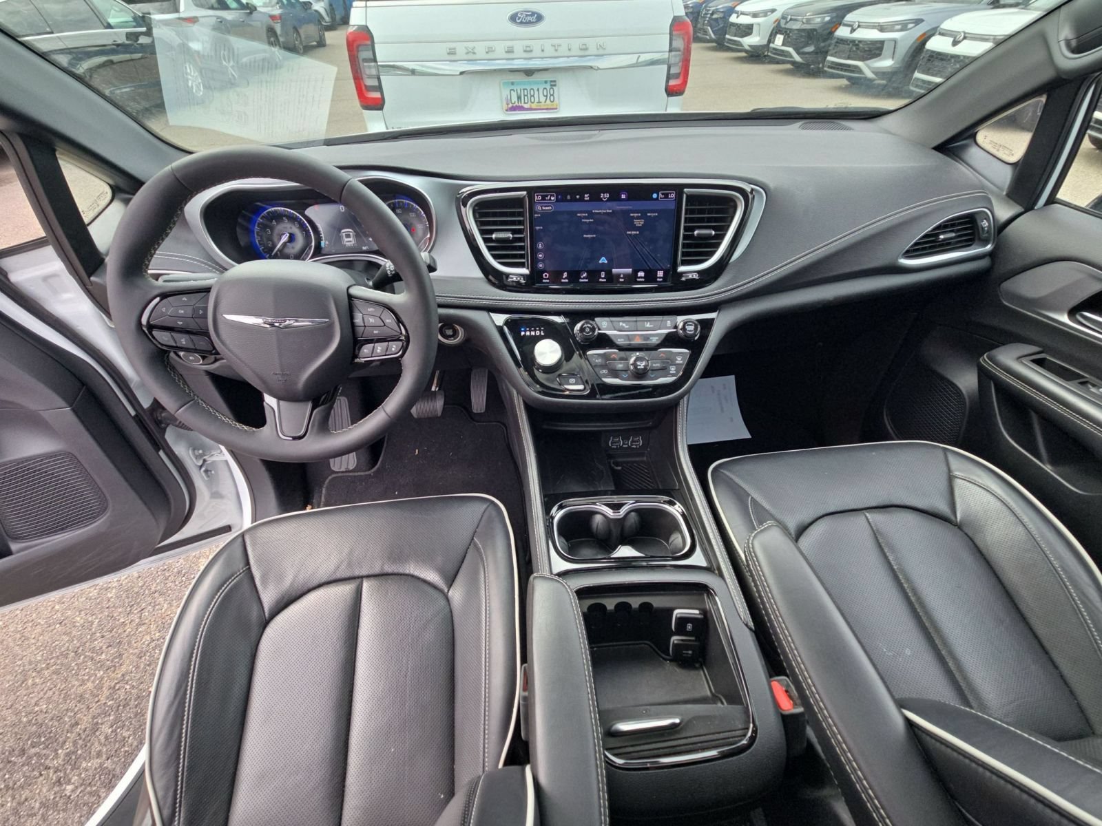 Used 2025 Chrysler Pacifica Limited FWD image 13