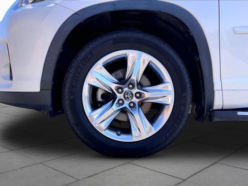 Used 2019 Toyota Highlander Limited FWD image 11