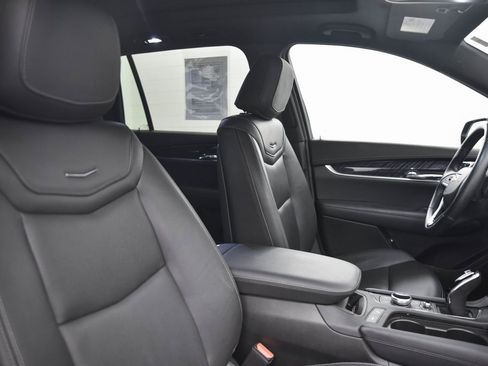 Certified 2025 Cadillac XT6 Premium Luxury image 16