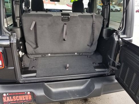 Used 2024 Jeep Wrangler Sport AWD/4WD image 11