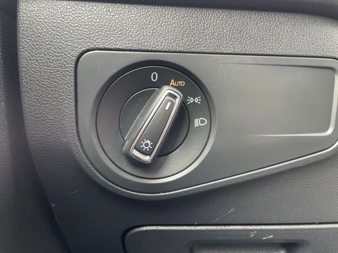 Used 2019 Volkswagen Tiguan SE w/ Panoramic Sunroof Package image 24