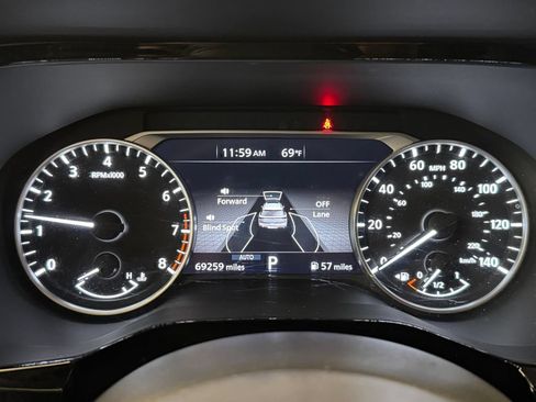 Used 2022 Nissan Pathfinder SV AWD/4WD image 10
