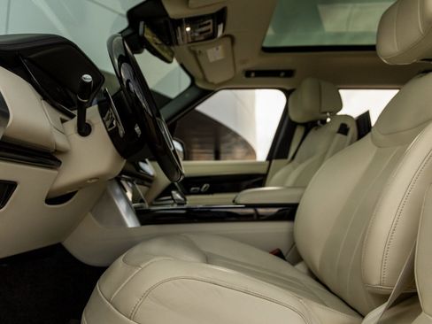 Used 2025 Land Rover Range Rover Long Wheelbase Autobiography image 17