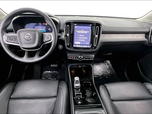 Certified 2025 Volvo XC40 B5 Plus AWD/4WD image 19