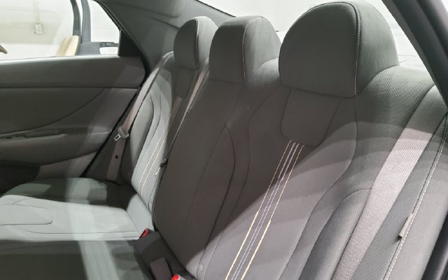 Used 2025 Hyundai Elantra SEL FWD image 24