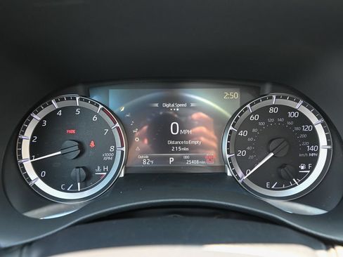 Used 2024 Toyota Highlander XLE AWD/4WD image 38