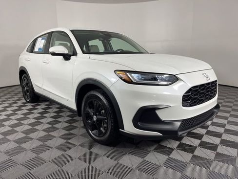 Used 2023 Honda HR-V LX image 2